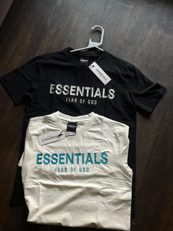 ESSENTIAL EXCLUSIVE T-SHIRTS 