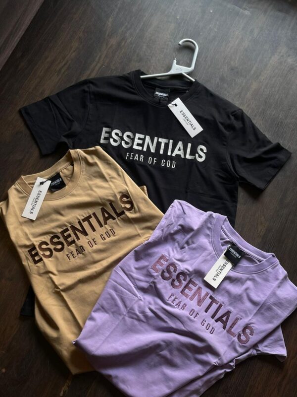 ESSENTIAL EXCLUSIVE T-SHIRTS 