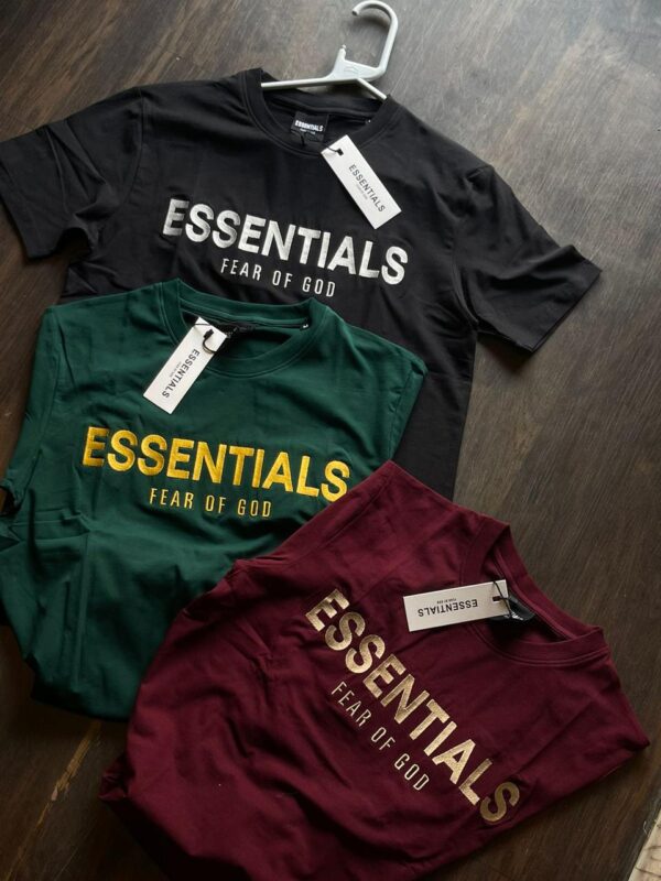 ESSENTIAL EXCLUSIVE T-SHIRTS 