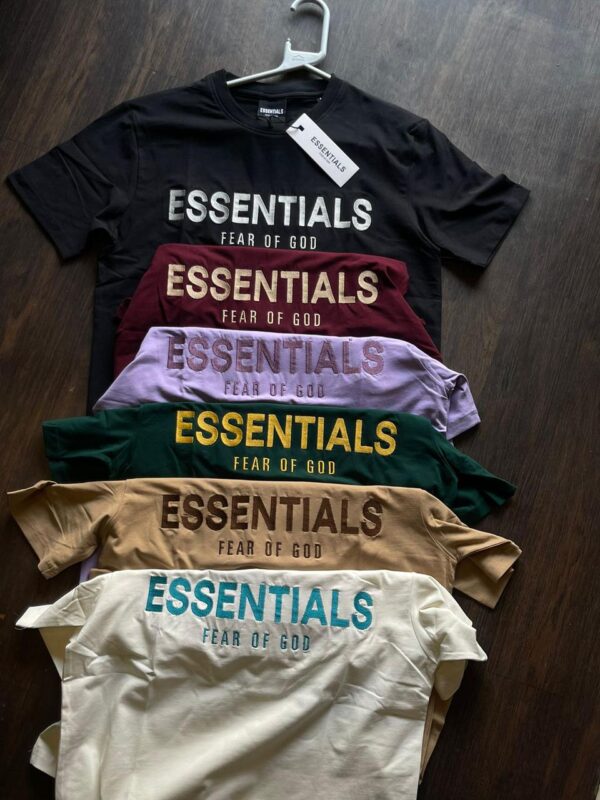 ESSENTIAL EXCLUSIVE T-SHIRTS 