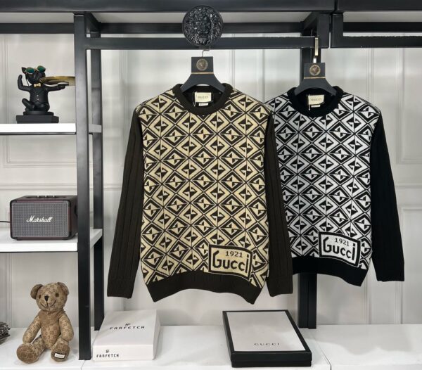 FRONT INTARSIA KNITTING PATTERN ROUND NECK