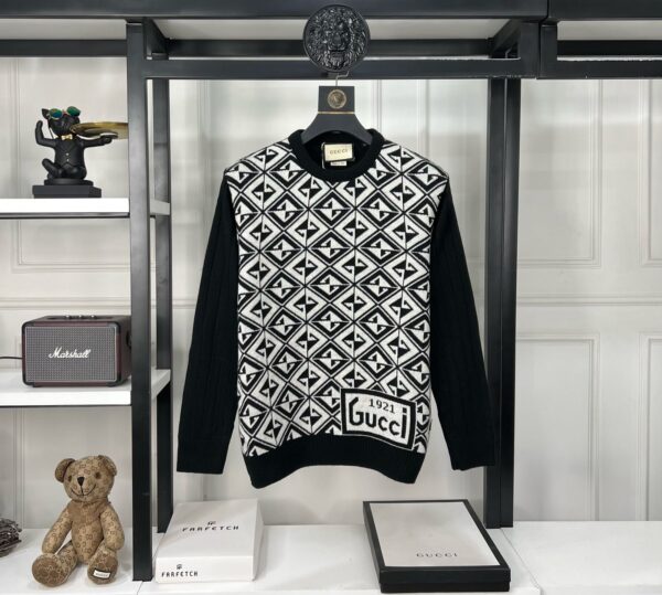 FRONT INTARSIA KNITTING PATTERN ROUND NECK