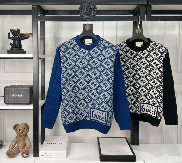 FRONT INTARSIA KNITTING PATTERN ROUND NECK