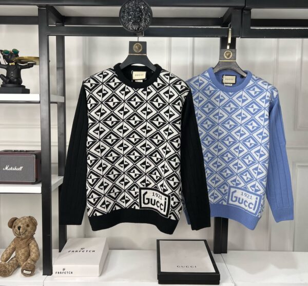 FRONT INTARSIA KNITTING PATTERN ROUND NECK