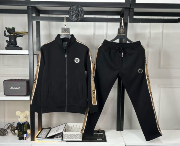 TRACKSUIT