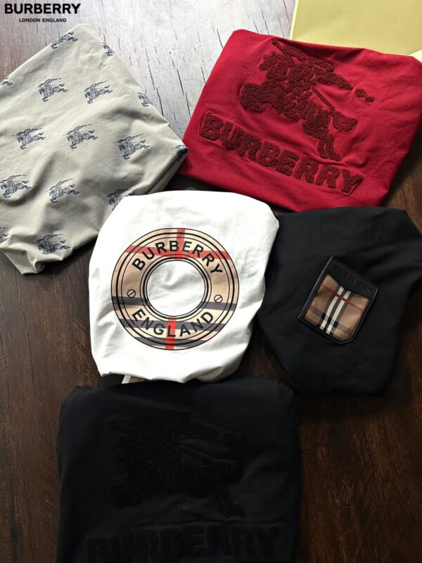 BURBERRY ROUND NECKS