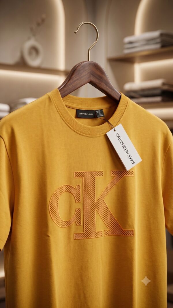 EXCLUSIVE ROUND NECK T-SHIRT
